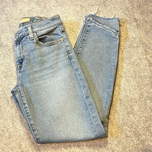 7 for all Mankind, The Ankle Skinny  Lux Vintage. Unique Ankle Detail!!
